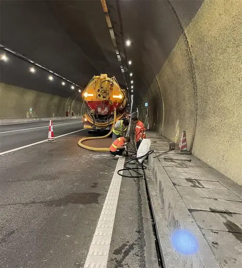 永仁隧道排水渠清淤